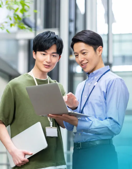 生成AIを業務に活用するビジネスパーソン